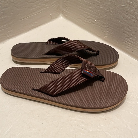 RAINBOW The Classic Rubber Woman’s Water Sandal. Size Small. Brown and Tan. - Picture 6 of 15